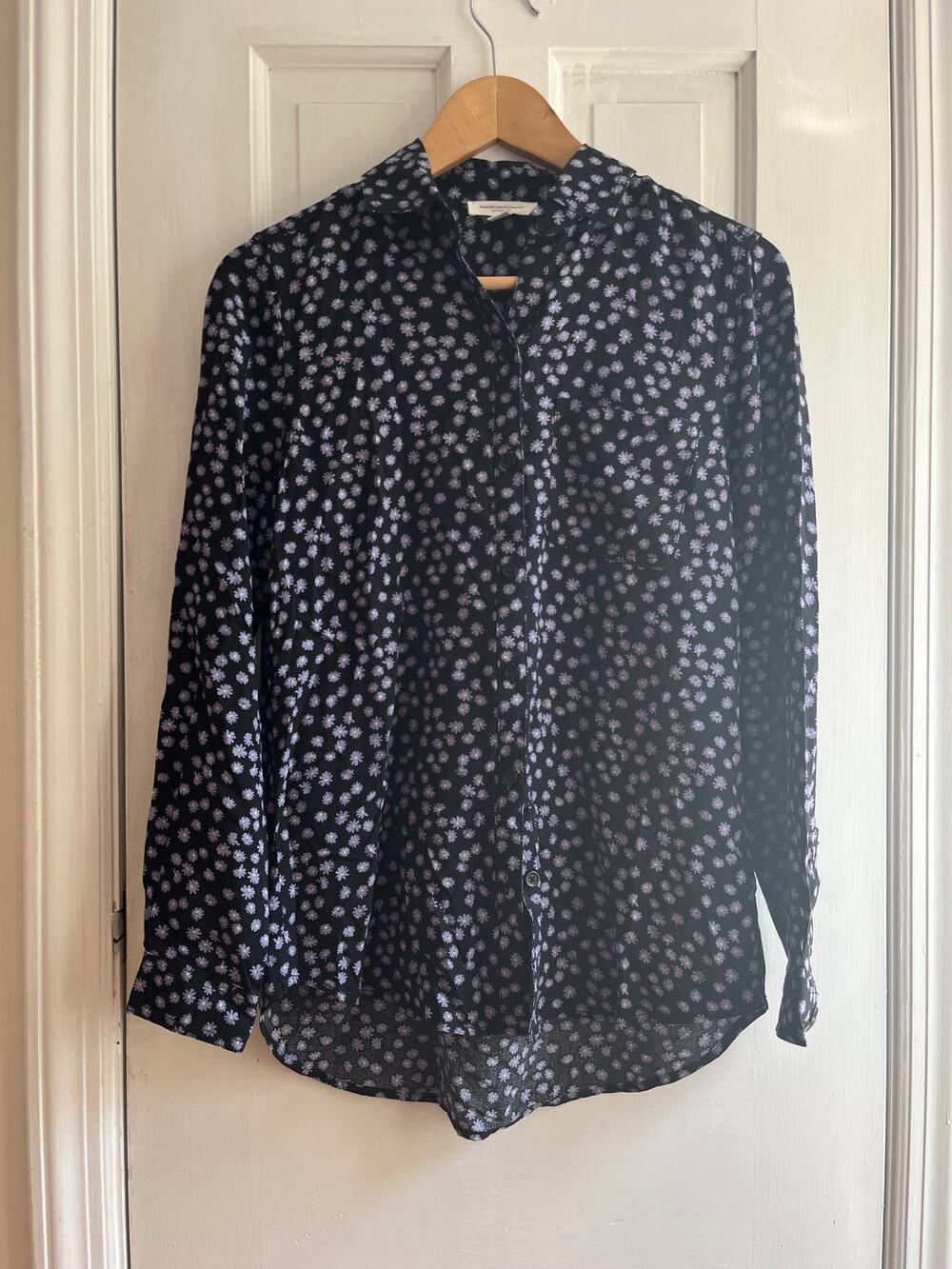 beachlunchlounge Navy Blue Floral Button-Up Blouse